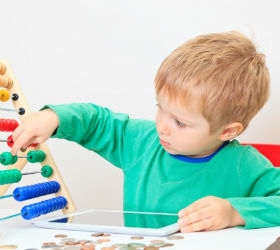 Мальчик и счеты