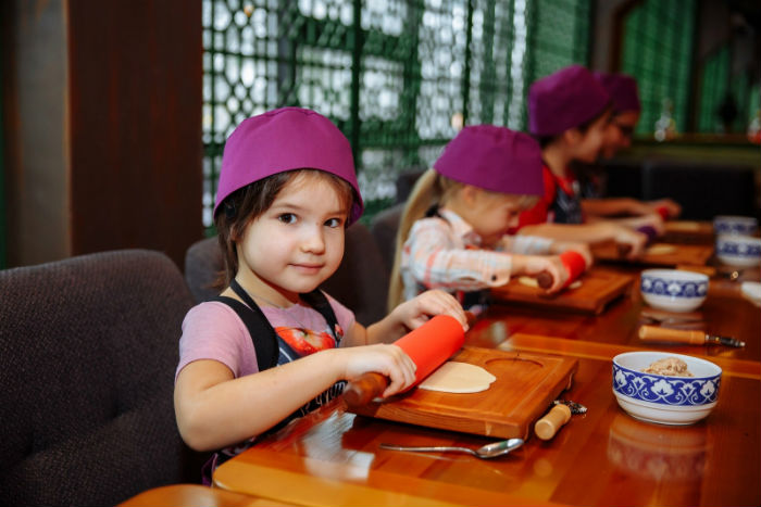 Дети готовят