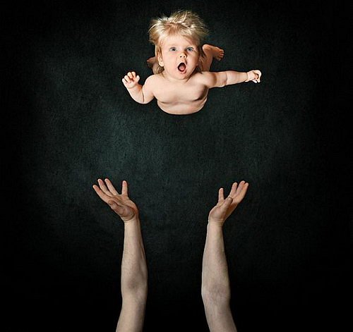 Ребенок летит