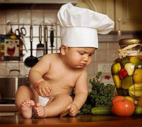ребенок в шапке повара