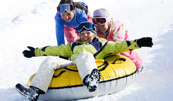 девочки на «ватрушках»