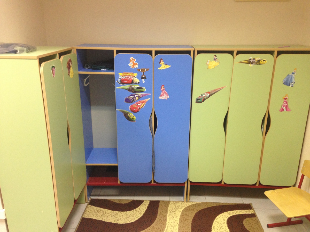 Раздевалка в детском клубе Маленький гений Самара | Бебинка